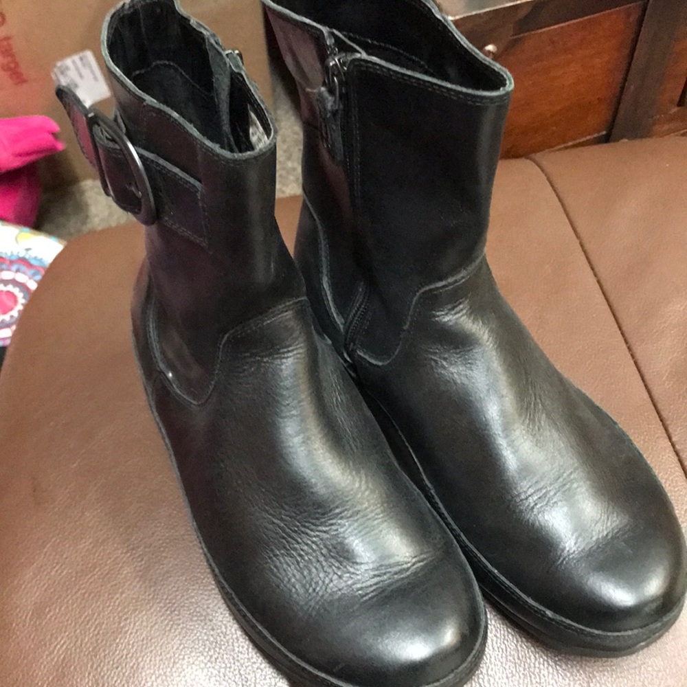 Fitflop black leather super boot size 7